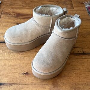 UGG Ultra Mini Platform - Sand / 8